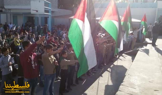 رفع العلم الفلسطيني في مدرسة السموع عين الحلوة