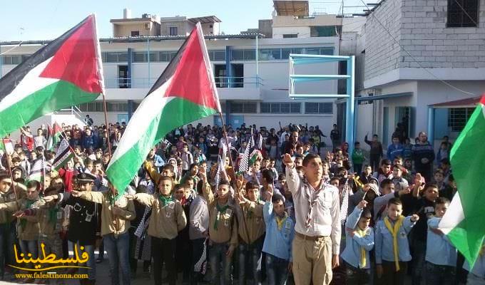 رفع العلم الفلسطيني في مدرسة السموع عين الحلوة