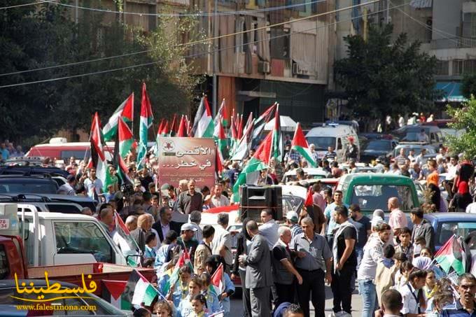 جماهير الشعبين الفلسطيني واللبناني يلتحمان في مسيرة حاشدة في شاتيلا دعماً لفلسطين والمسجد الأقصى