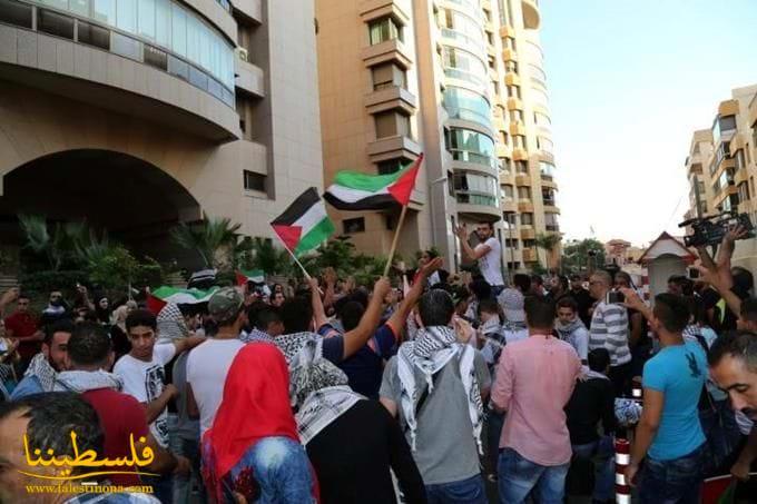 الحراك اللبناني ينظم وقفة تضامنية مع الشعب الفلسطيني في بيروت