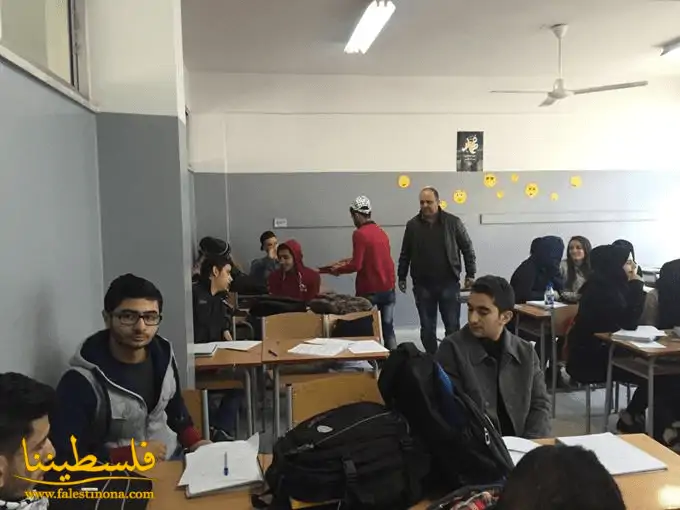 المكتب الطلابي لحركة "فتح" يجول على مدارس الاونروا في البداوي