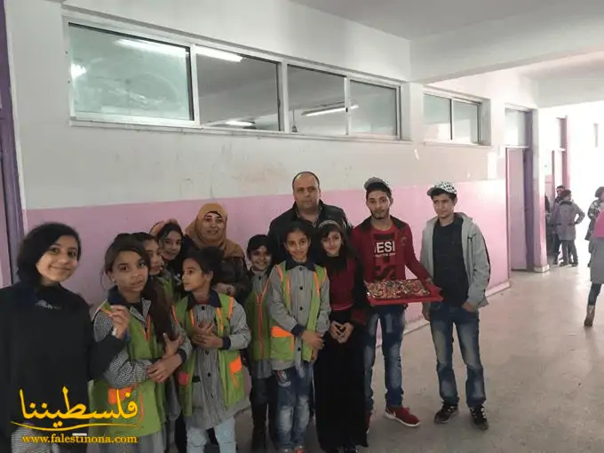 المكتب الطلابي لحركة "فتح" يجول على مدارس الاونروا في البداوي