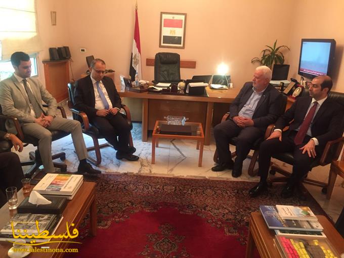 قيادة "م.ت.ف" في لبنان تزور السفارة المصرية تقديرًا لجهود مصر في إنجاز المصالحة