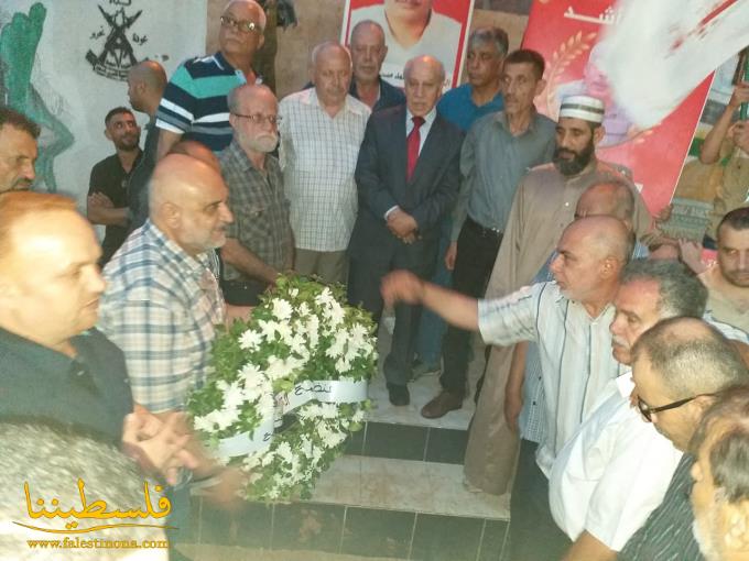 الفصائل الفلسطينية تكلِّل أضرحة الشهداء في برج البراجنة وشاتيلا