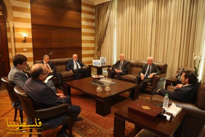 الأحمد يلتقي رئيس الوزراء اللبناني سعد الحريري