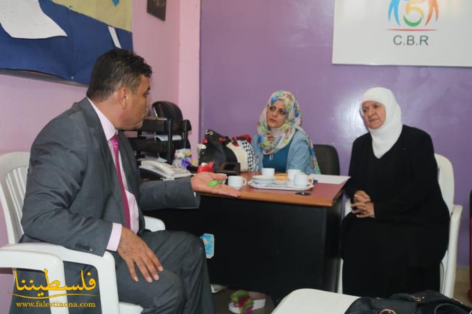 عضو المجلس الثَّوري لحركة "فتح" بيان طبيب يجول على المؤسَّسات المجتمعيَّة الفلسطينيَّة في عين الحلوة