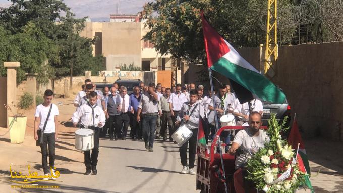 الفصائل الفلسطينية تُكلِّل بالورد النّصب التذكاري للشُّهداء في البقاع