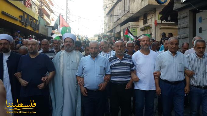 مسيرةٌ جماهيريَّةٌ غاضبةٌ في مخيم البداوي استنكارًا لقرار وزير العمل اللبناني