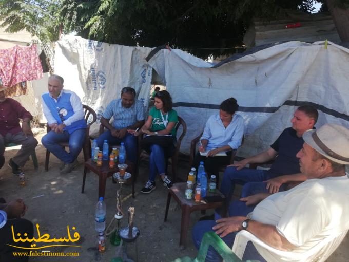 وفدٌ من اللّجنة الدوليّة للصليب الأحمر يتفقد لجنة المزارعين في مخيّم الرشيديّة
