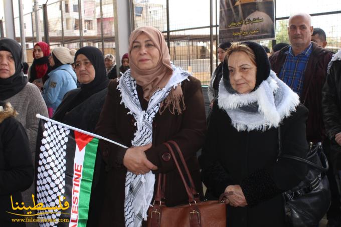 الإتحاد العام للمرأة الفلسطينية ينظِّم وقفةً رافضةً لصفقة القرن في عين الحلوة