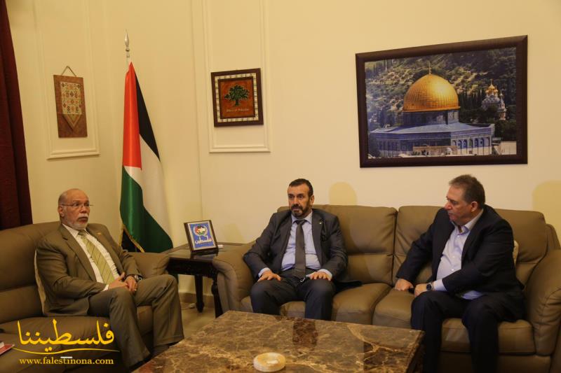 سفيرا فنزويلا والجزائر يقومان بزيارةٍ تضامنيةٍ لسفارة دولة فلسطين في لبنان