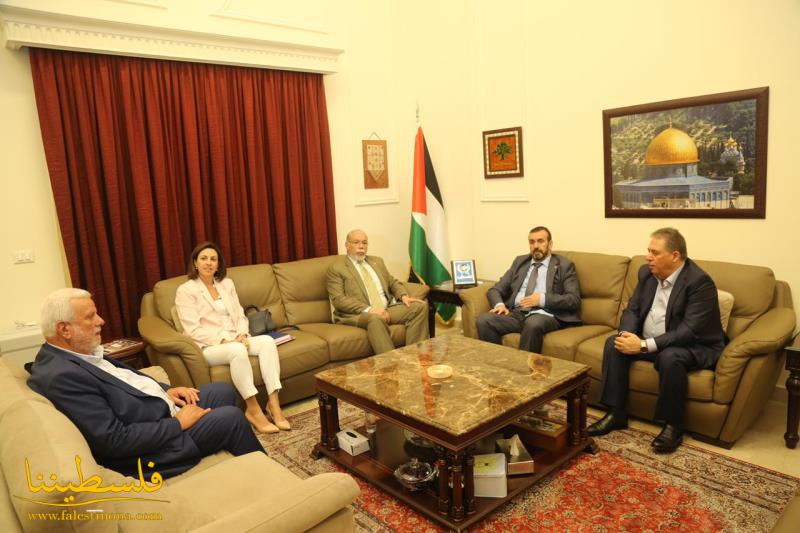 سفيرا فنزويلا والجزائر يقومان بزيارةٍ تضامنيةٍ لسفارة دولة فلسطين في لبنان