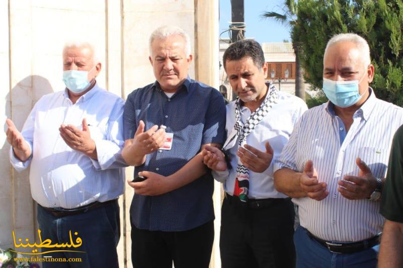 "فتح" وفصائل "م.ت.ف" في لبنان تُكلِّل النّصب التذكاري للشهداء في صيدا بالورد بمناسبة عيد الأضحى المبارَك