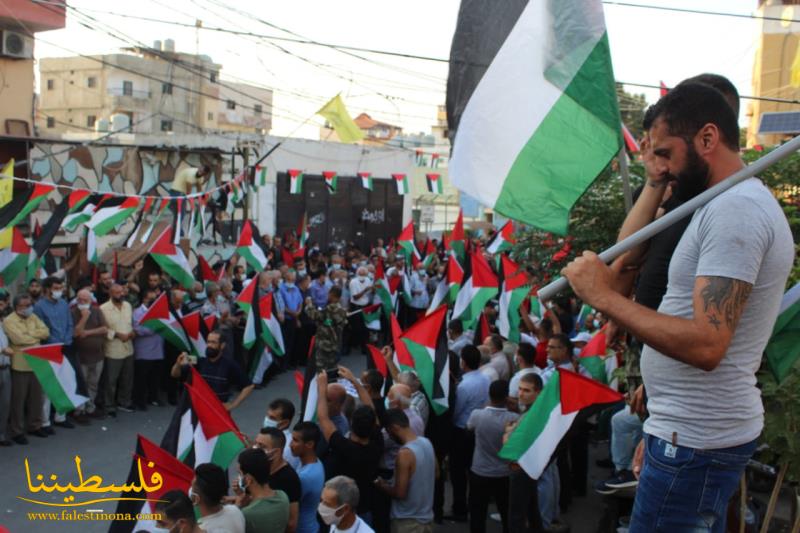 غضبٌ فلسطينيٌ في مخيَّم الرشيدية استنكارًا لمشاريع التآمر والخيانة والتطبيع مع الاحتلال
