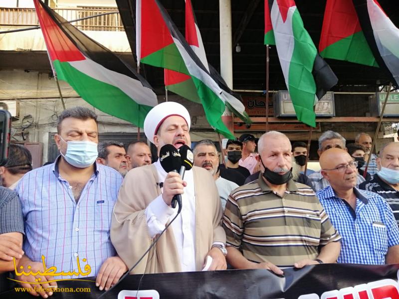 وقفة غضب للفصائل الفلسطينية واللِّجان الشَّعبية في البداوي رفضًا لتوقيع الاتفاق الإماراتي-البحريني مع الاحتلال