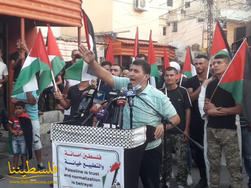 غضبٌ فلسطينيٌ في مخيَّم الرشيدية استنكارًا لمشاريع التآمر والخيانة والتطبيع مع الاحتلال