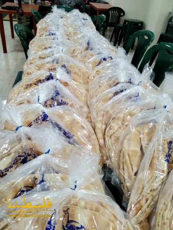 الاتحاد العام للمرأة الفلسطينية يوزّع ربطات خبز على العائلات المتعفّفة في مخيّم برج البراجنة