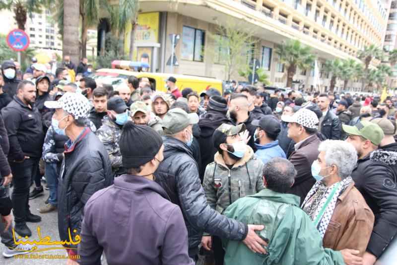 (تحت المقال - 5) - أبناء شعبنا في لبنان يعتصمون تأييدًا للشرعية الفلسطينية وتمسُّكًا بحق العودة أمام سفارة دولة فلسطين في بيروت