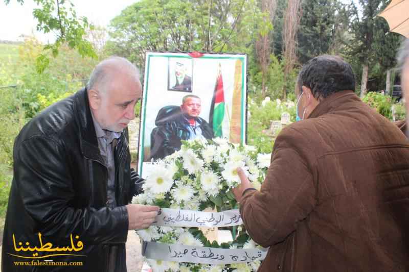 (تحت المقال - 12) - قيادة حركة "فتح" في منطقة صيدا تُكلّل ضريح الشهيد العميد فتحي زيدان (الزورو) بالورد في الذكرى الخامسة لاستشهاده