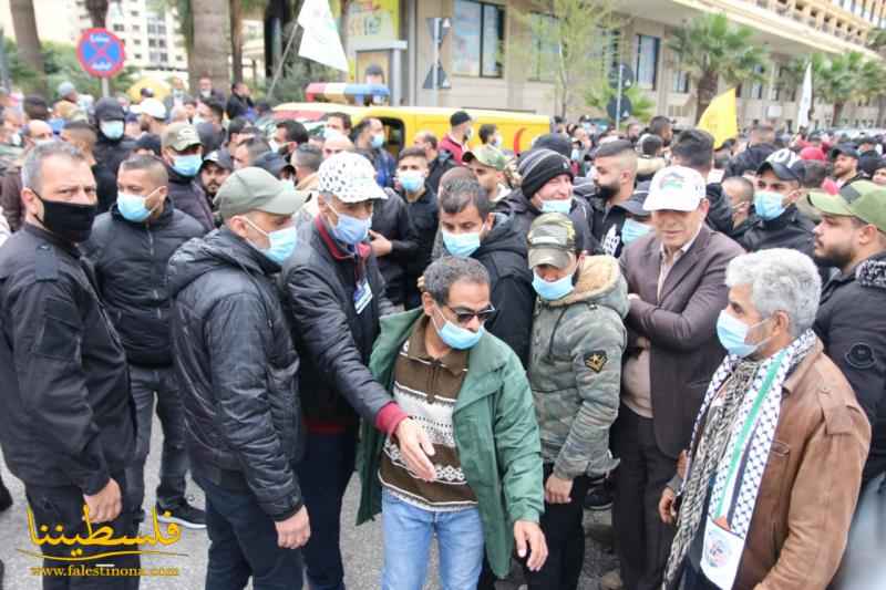 (تحت المقال - 4) - أبناء شعبنا في لبنان يعتصمون تأييدًا للشرعية الفلسطينية وتمسُّكًا بحق العودة أمام سفارة دولة فلسطين في بيروت