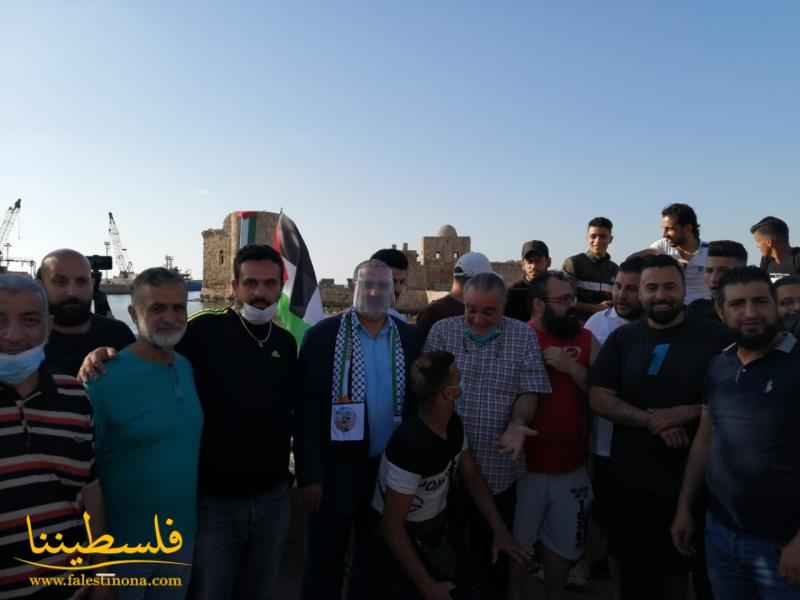 حركة "فتح" والتَّنظيم الشَّعبي الناصري يرفعون العلم الفلسطيني على أسوار القلعة البحرية في صيدا