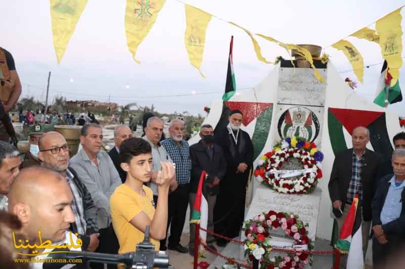 مسيرةٌ ووضعُ إكليلٍ من الورد على ضريح الجندي المجهول في مخيّم الرشيدية صبيحة عيد الفطر