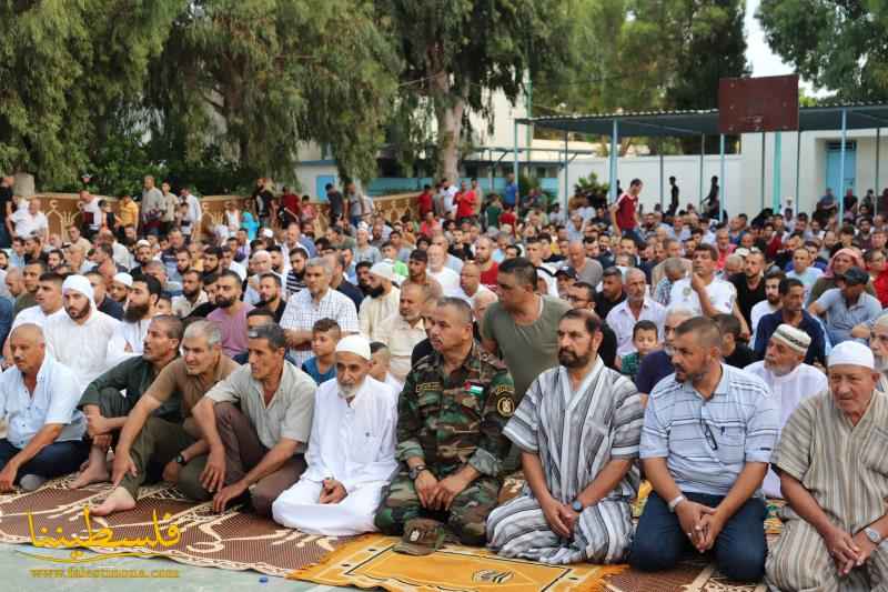 (تحت المقال - 2) - مسيرة ووضع إكليل من الورود على ضريح الجندي المجهول في مخيّم الرشيدية صبيحة عيد الأضحى المبارك