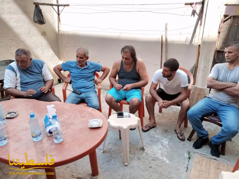 وفدٌ من قيادة حركة "فتح" والقوة الأمنية في مخيم الرشيدية يزور الإعلامي ناصر شحادة
