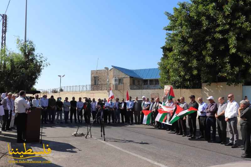 (تحت المقال - 15) - "فتح" تُشارك في وقفة تضامنية مع أسرانا الفلسطينيين في بلدة الناقورة جنوبي لبنان