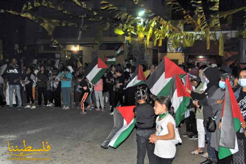 (تحت المقال - 17) - وقفةٌ وإضاءة شموع في مخيَّم البص إحياءً لذكرى استشهاد الرَّئيس الرَّمز ياسر عرفات