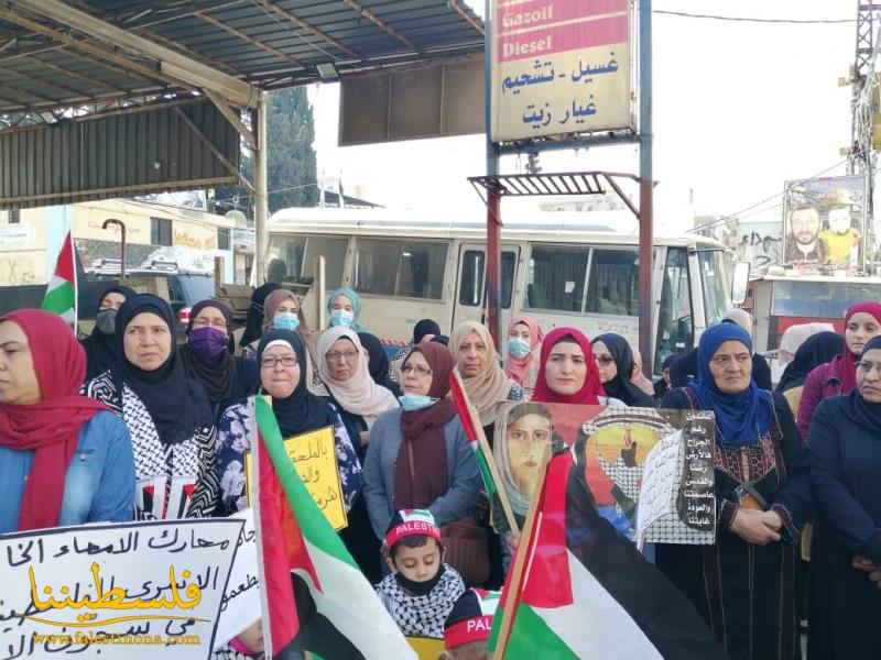 الإتحاد العام للمرأة الفلسطينية في الشمال ينظم وقفةً تضامنيةً دعمًا للأسرى في معتقلات الإحتلال الصهيوني