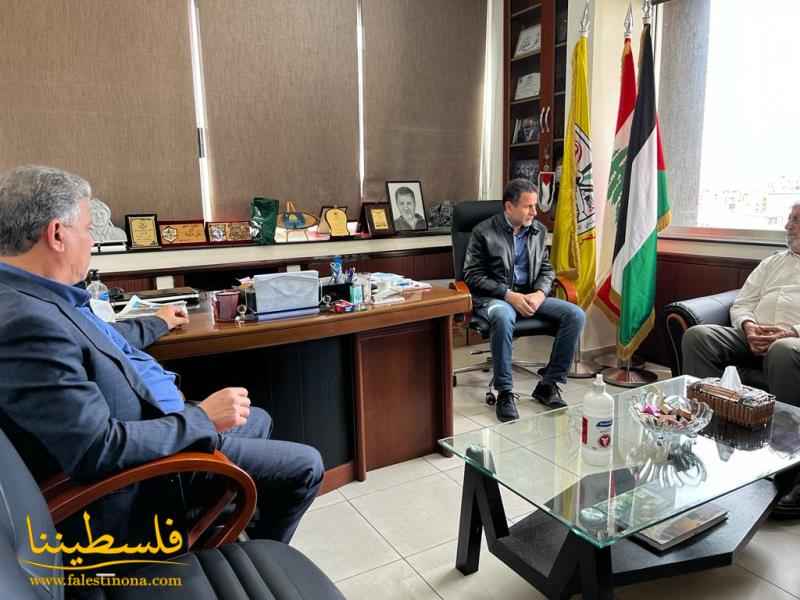 اتحاد عمّال فلسطين يُكرّم مسؤول الإعلام والتعبئة الفكرية في إقليم لبنان علي خليفة