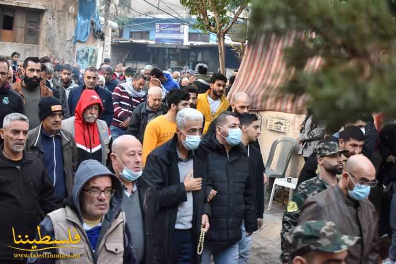 (تحت المقال - 1) - حركة "فتح" وأهالي مخيّم برج البراجنة يشيّعون ابنهم البار الشهيد حسني أبو طاقة