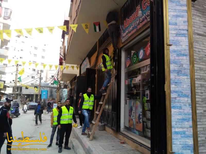 حراك الياسر الفلسطيني يزيِّن شوارعَ مخيم نهر البارد إحياءً لذكرى الانطلاقة