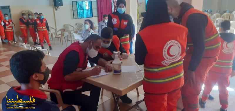 وحدة الإسعاف والطوارئ التابعة لمستشفى الهمشري تجري فحوصات (PCR) في مخيّم البرج الشمالي