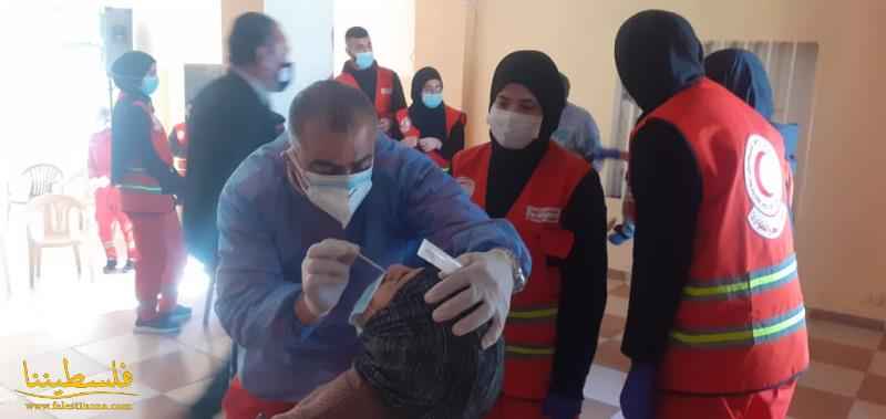وحدة الإسعاف والطوارئ التابعة لمستشفى الهمشري تجري فحوصات (PCR) في مخيّم البرج الشمالي