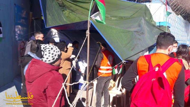 فريق وحدة الإسعاف والطوارئ يزور خيمة المعتصمين أمام مقر الأونروا في بيروت