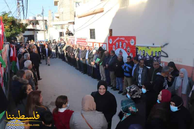 حركة "فتح" تشارك في إيقاد شعلة ذكرى تأسيس حزب الشعب في مخيّم الرشيدية