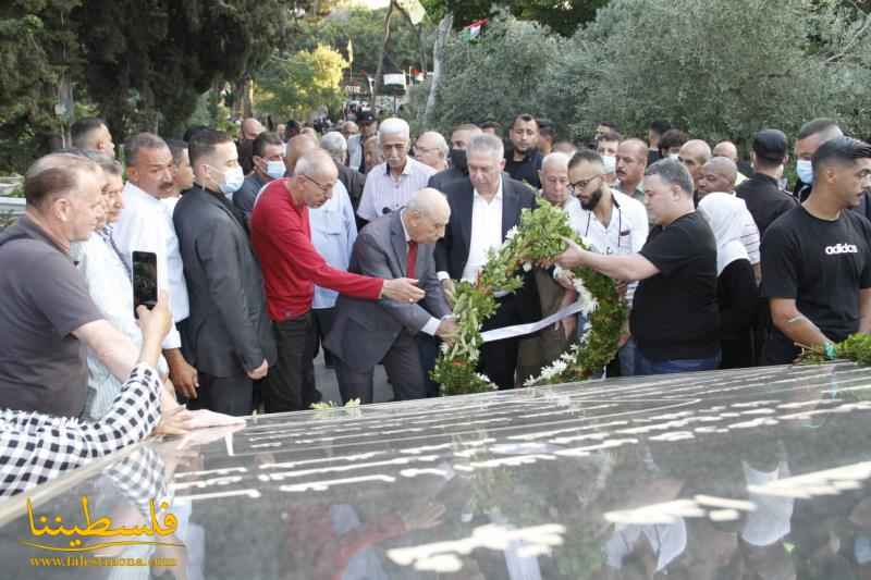 نيابةً عن الرئيس.. دبور يضع إكليل من الورد على النصب التذكاري لشهداء الثورة في بيروت