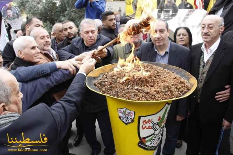 إضاءة شُعلة شهداء فلسطين وأكاليل باسم السيد الرئيس في مثوى الشهداء في بيروت إحياءً ليوم الشهيد