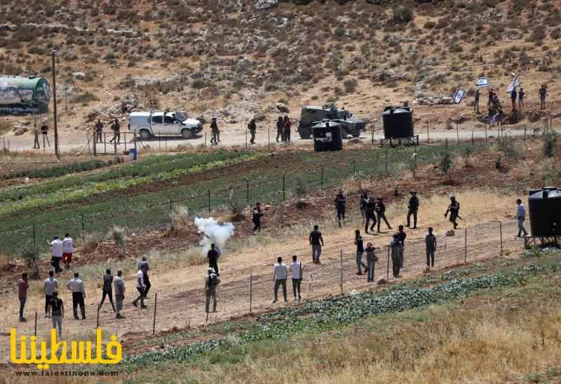 تواصل انتهاكات الاحتلال: شهيد وإصابات واعتقالات وتسييج أراضي