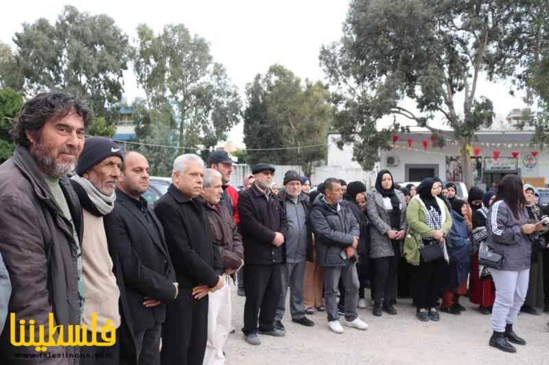 "فتح" في صور تشارك الجبهة الديمقراطية بإيقاد شعلة انطلاقتها في مخيّم الرشيدية