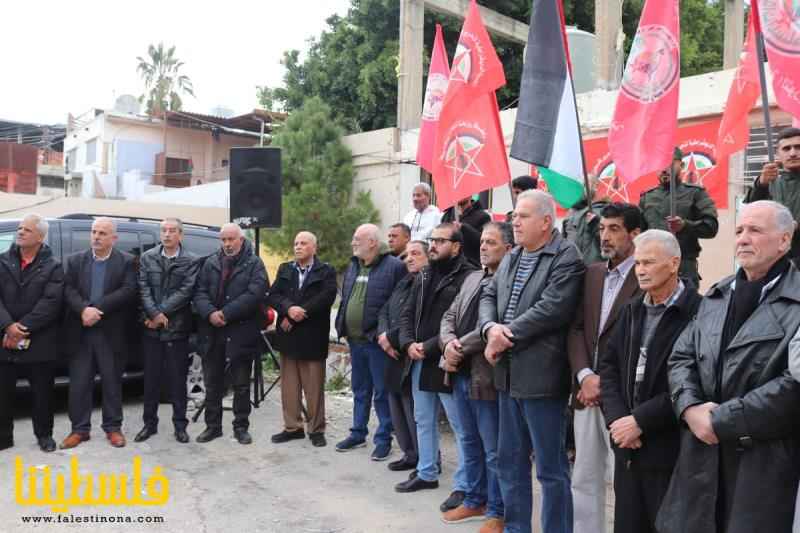 "فتح" في صور تشارك الجبهة الديمقراطية بإيقاد شعلة انطلاقتها في مخيّم الرشيدية