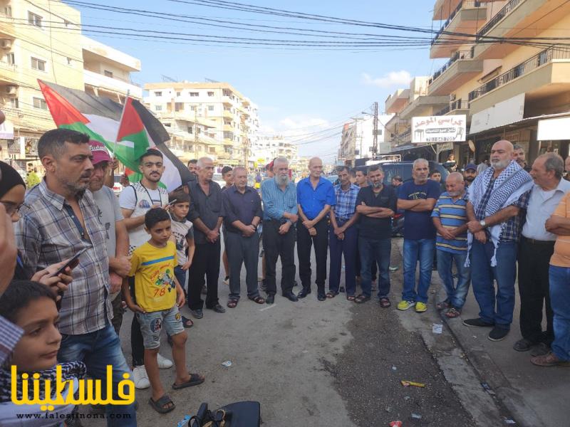 (تحت المقال - 1) - وقفة غضب في مخيم نهر البارد استنكارًا للمجازر الصهيونية في غزة