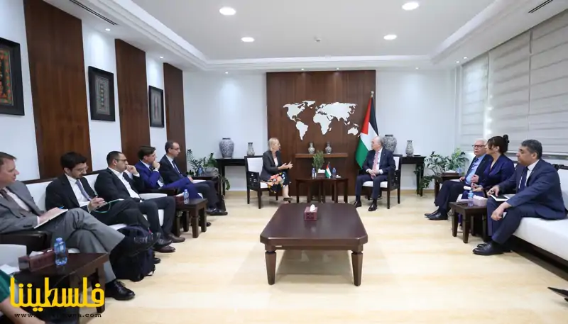 رئيس الوزراء يطلع وفدا أوروبيا على مجمل التطورات الفلسطينية