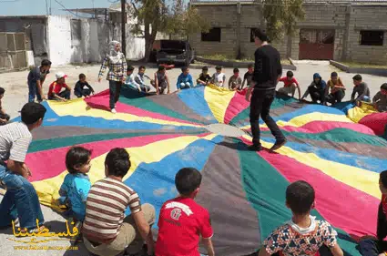 يوماً ترفيهياً للاطفال الفلسطينيين النازحين من سوريا في مخيم الرشيدية