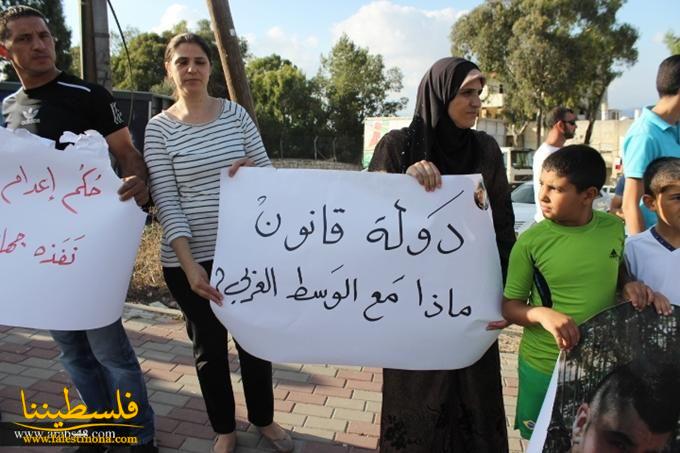 الناصرة: العشرات في تظاهرة قبالة مركز الشرطة للمطالبة بالتحقيق بمقتل رامي فاخوري