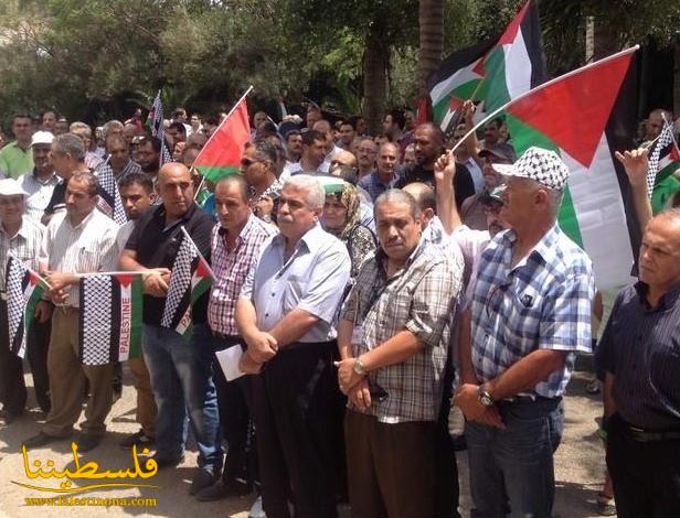 موظفو الأونروا يعتصمون تضامنًا مع غزة أمام مكتب لبنان الإقليمي...