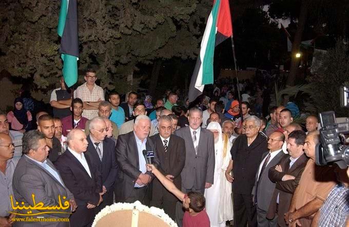 (تحت المقال - 3) - صبيحة عيد الأضحى المبارك منظمة التحرير والاحزاب اللبنانية يحيون خميس الاسرى في مقابر الشهداء