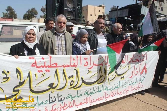 (تحت المقال - 8) - الفلسطينيات يتظاهـرن بيوم المرأة العالمي ضد الاحتلال ومن اجل العودة وتقرير المصير